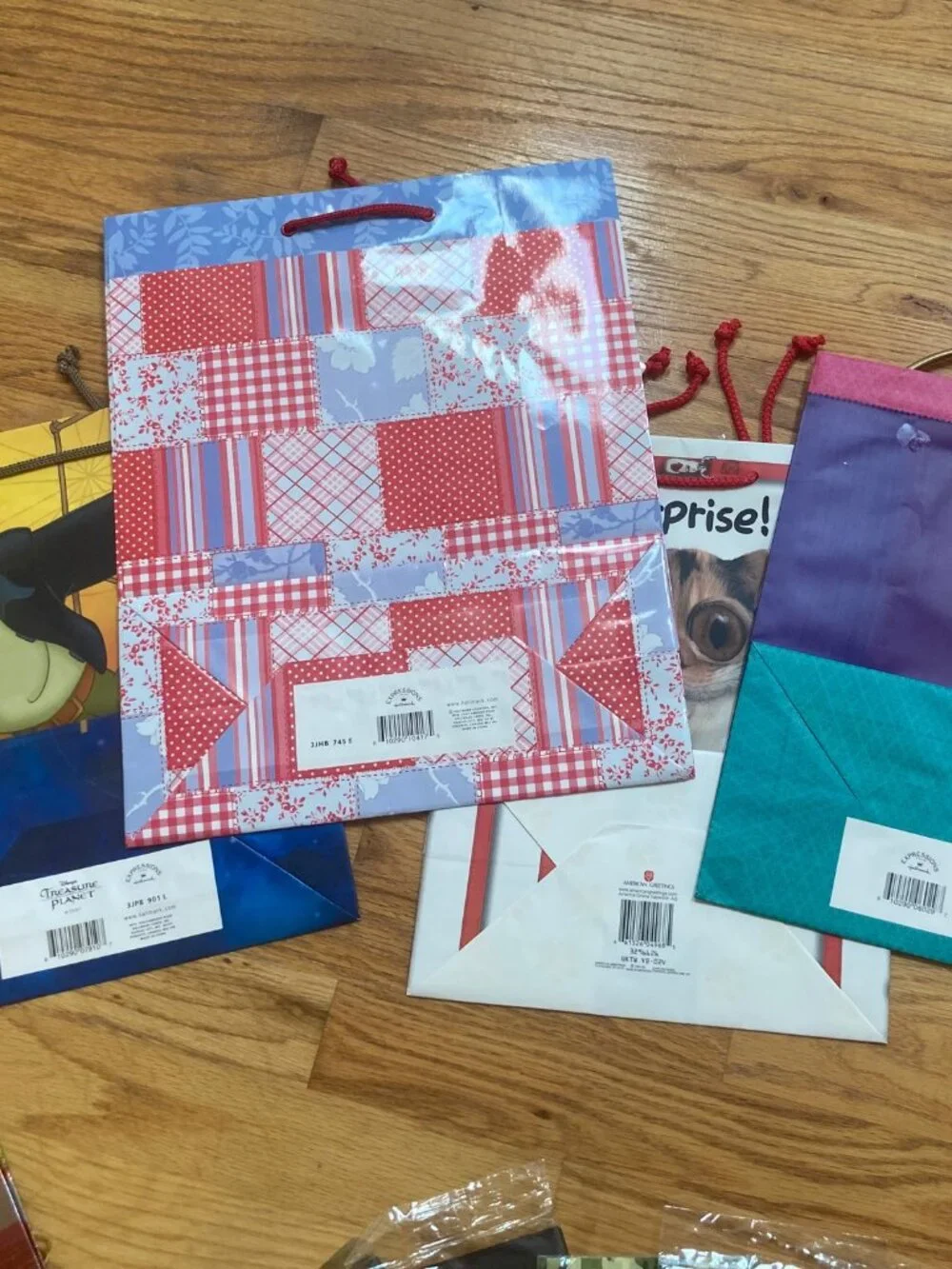 12 Gift Bags & 6 Packs of Tissue Paper